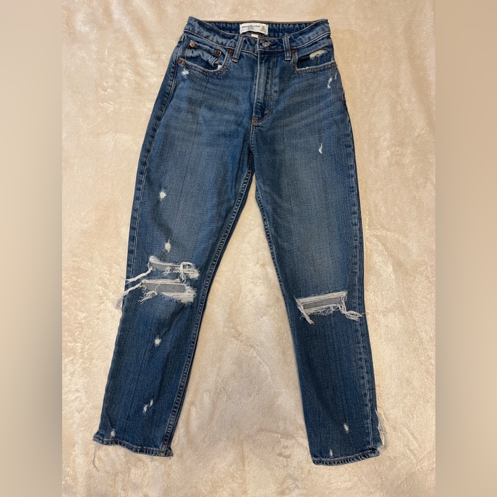 Abercrombie & Fitch The Mom High Rise Jeans Medium Wash Size 24 Short Curve Love